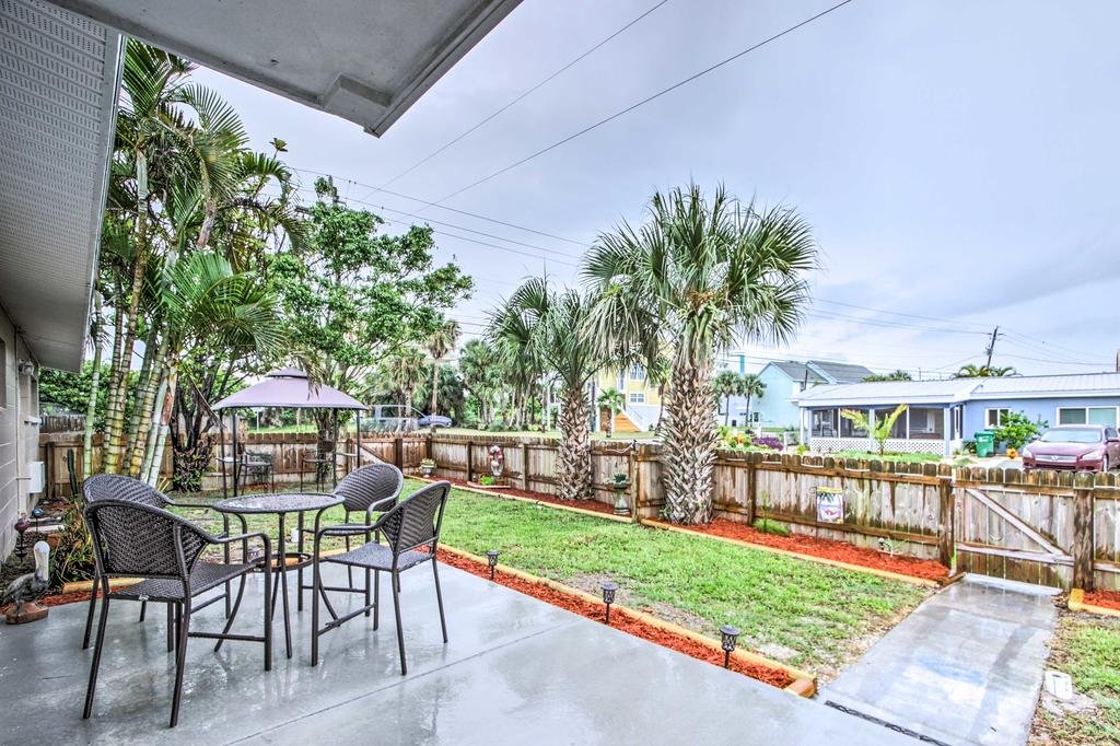 Cute Apt with Backyard  Grill - Steps to Cocoa Beach Orlando Tourists