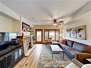 Downtown Gem 2Br/2.5Ba Overlooking The Yampa River Condo