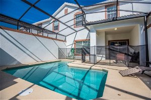 Dramatic Luxury 4 Bedroom Townhome With Pool Townhouse