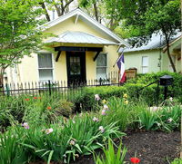 Elm Street Cottage - 2 blocks to Downtown Square