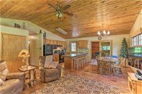 Family Cabin with Hot Tub  Patio - 9 Mi to Deadwood