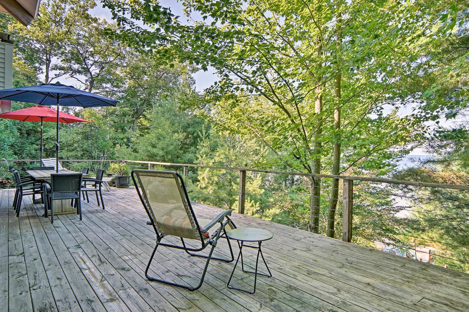 Forested Pentwater Beachhouse-100 Ft To Shore - thumb 3