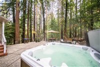 Hazel's Hideaway Hot Tub Redwoods Bonus Room