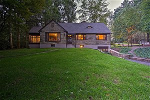 Historic Stone Cottage With Firepit-Walk To Lily Lake