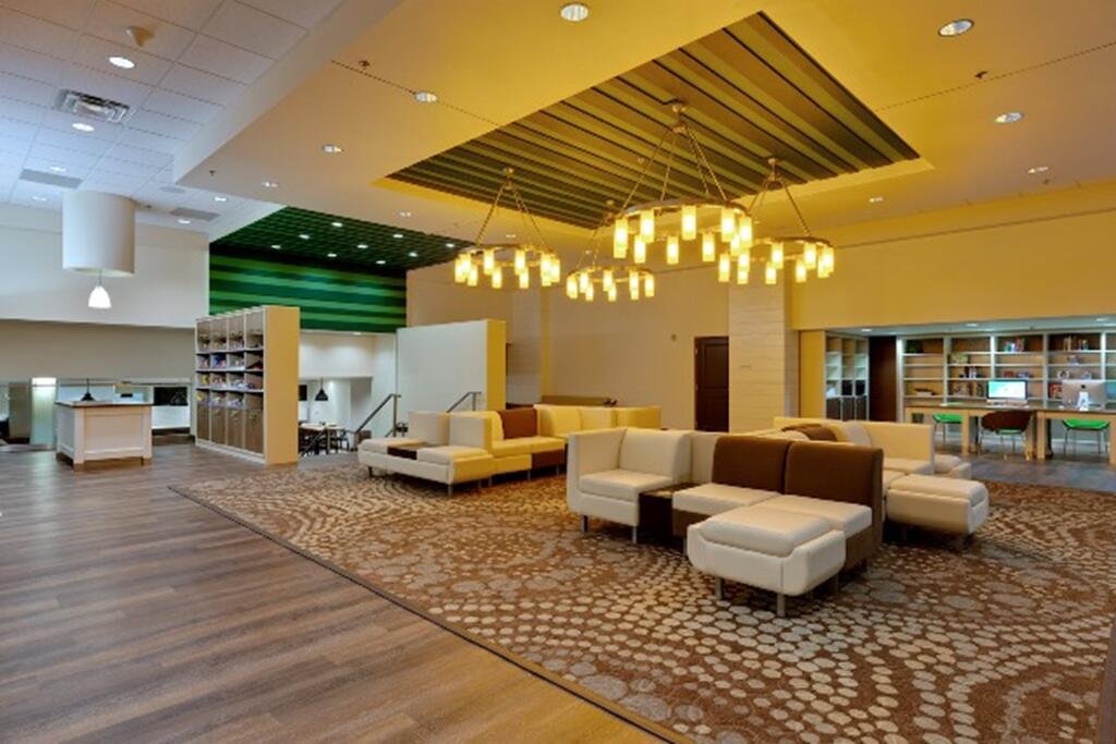 Holiday Inn Express  Suites - Ft. Smith - Airport Orlando Tourists