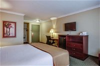 Howard Johnson by Wyndham Reseda Hotel  Suites