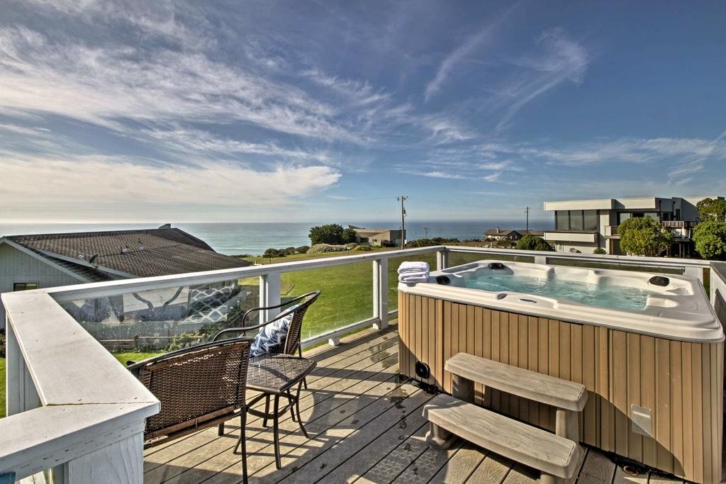 Irish Beach Home with Rooftop Hot Tub  Ocean Views Orlando Tourists