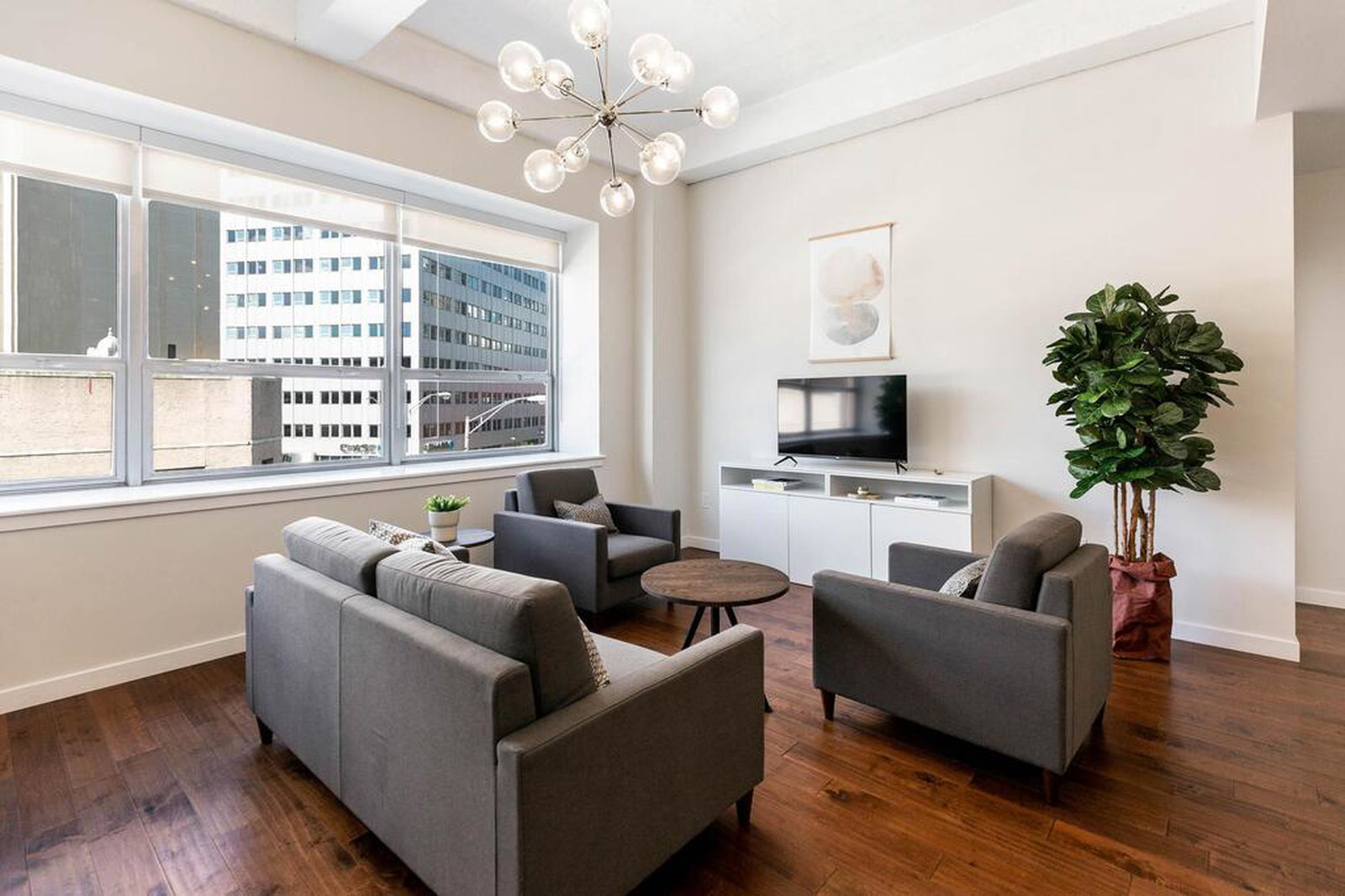 Kislak 306 Luxurious 1BR In Heart Of Downtown - thumb 0