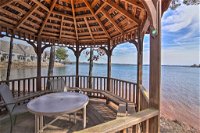 Lake Keowee Condo with Balcony  Resort Amenities
