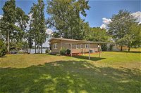 Lake Sinclair Waterfront Home w/Fire PitDock