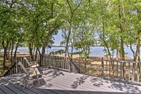Lakefront Lake Pepin Cottage with Deck-Steps to Beach