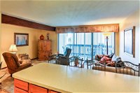 Lakeside Port Clinton Condo with Pool Access and View