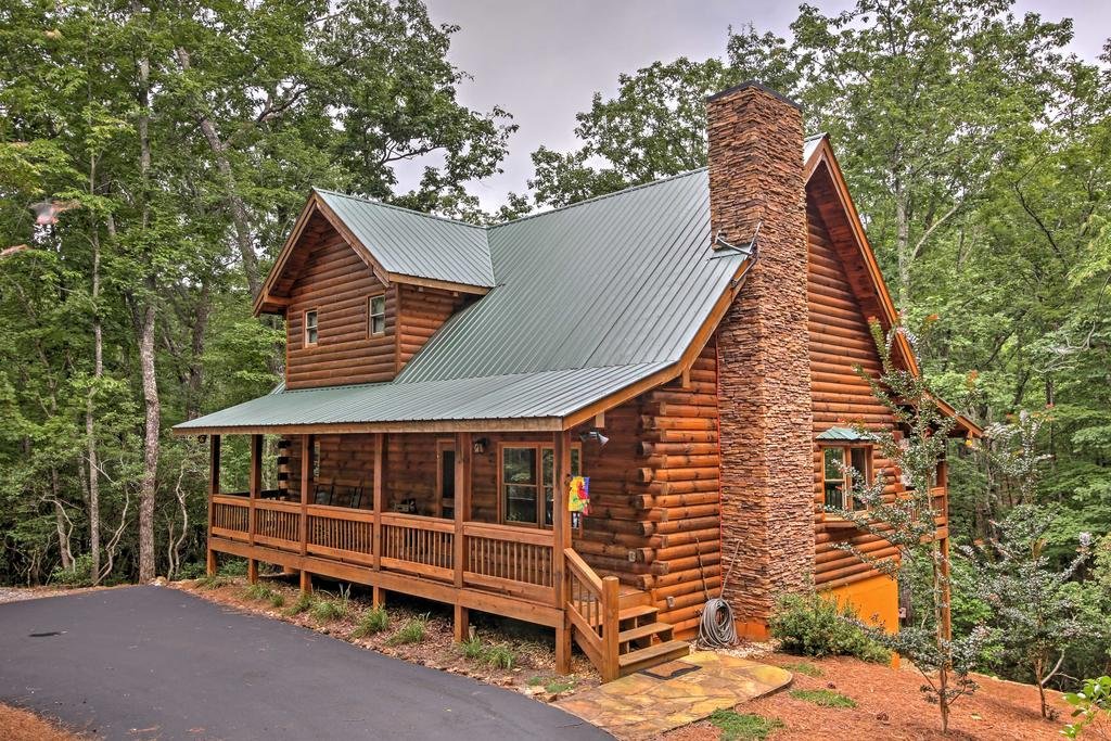 Log Cabin with Deck in Chattahoochee Nat'l Forest Orlando Tourists