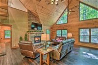 Log Cabin with Resort-Style Hot Tub - 5 Mi to Skiing