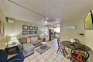Lovely Canal-Front Condo W/ Pools & Boat Slip Condo
