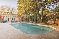 Lubbock Studio with Pool Access-5 Miles to Texas Tech