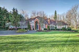 Luxurious Home W/ 1.7 Acres By Redmond & Bellevue!