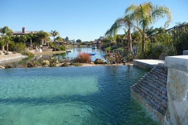 Luxury on the Lake Rancho Mirage Orlando Tourists
