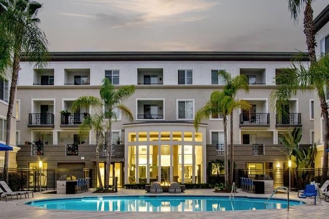 Marina Del Rey's Grand 2/2 Suite Pool View Orlando Tourists