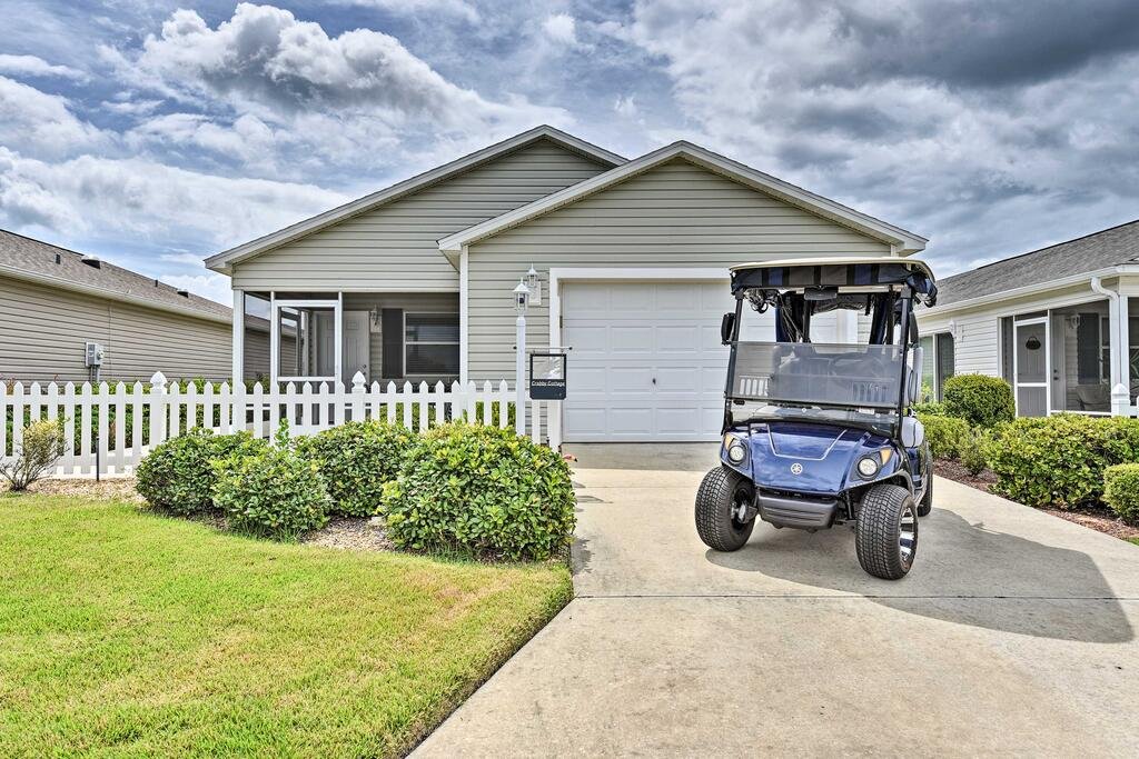 Modern Central Villages Cottage with Golf Cart Orlando Tourists