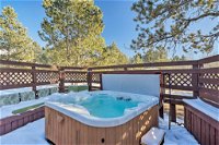 Mountain Hideaway Set on Half an Acre with Hot Tub