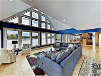 New Listing Bayfront Getaway w/ Stunning Views home