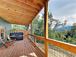 New Listing! Gorgeous Cabin W/ Mountain Views Cabin