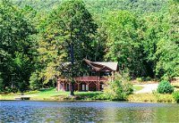 New Listing Lakefront Log Home W/ Large Balcony Home