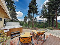 New Listing Redwood Enchantment w/Hot Tub  Views home
