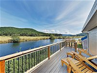 New Listing Spacious Riverfront Gem W/ Firepit Home