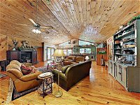 New Listing  Mountain Laurel Lodge w/ Hot Tub home