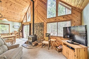 NEW-Arnold Family Cabin W/Rec Center Access & Deck