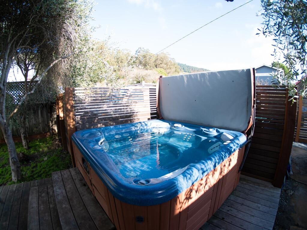 Ocean Breeze - Studio Glamping Getaway w Hot Tub - Accommodation Los Angeles