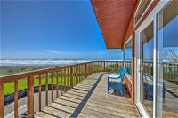 Oceanfront 'Clam Beach House' with Views and Hot Tub