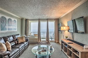Oceanfront Condo With Pool Access & Balcony!