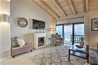 Oceanfront Solana Beach Condo with Pool Access