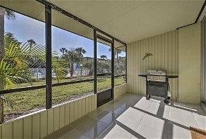 Ormond Beach Townhome With Grill & Shared Pool!