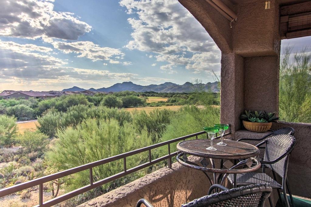 Oro Valley Condo with Pool - Mins to Golf  Hiking Orlando Tourists