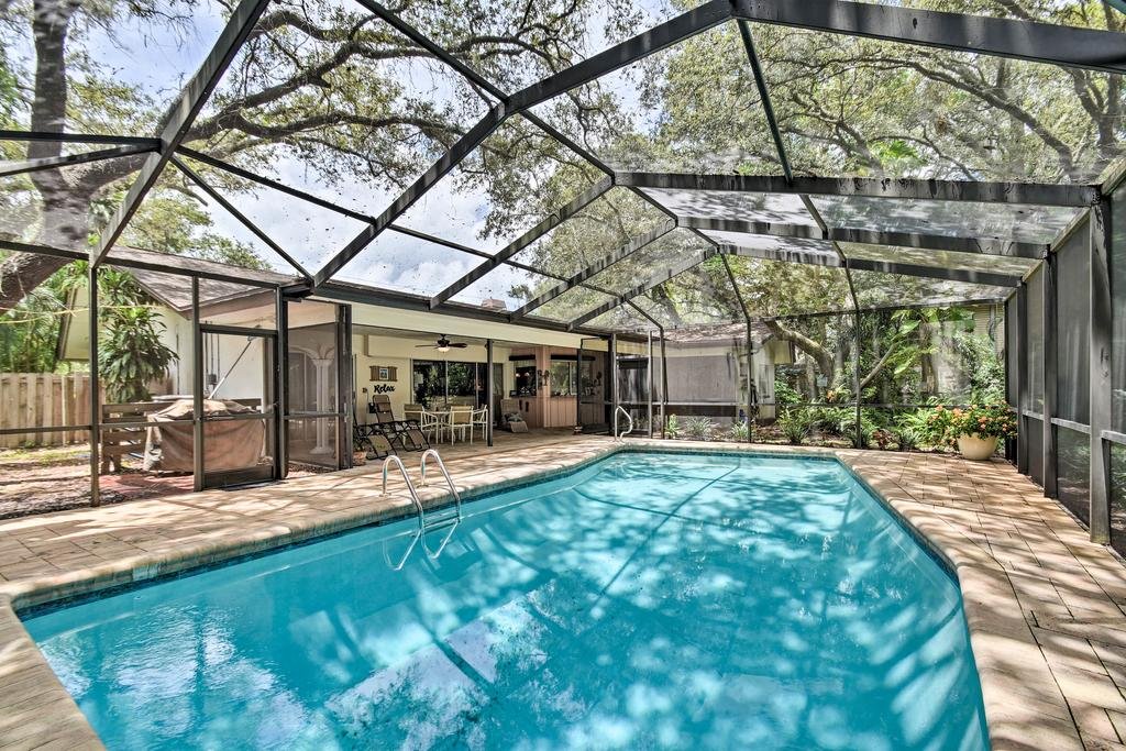 Prime Indian Rocks House with Covered Lanai  Pool Orlando Tourists