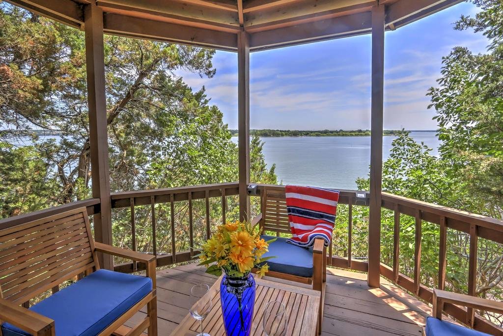 Prime Lakefront Granbury House With 2-Story Dock!