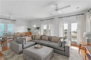 Private Beach + Pool/Hot Tub Access! Gulf View, Newly Furnished Smart Home