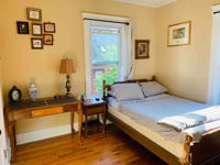 Private Room in Centrally located Cozy  Clean Homestay