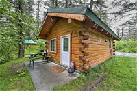 Quaint Seward Studio Cabin on Scenic Salmon Creek