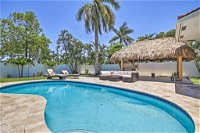 Quiet Tropical Oasis with Pool - 1 Mile to Beach