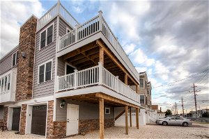 Recently Renovated LBI Apt With Deck On Beach Block!