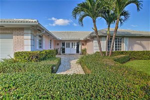 Riviera Beach Home With Private Pool-1 Min To Coast!