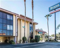 Rodeway Inn and Suites Bakersfield