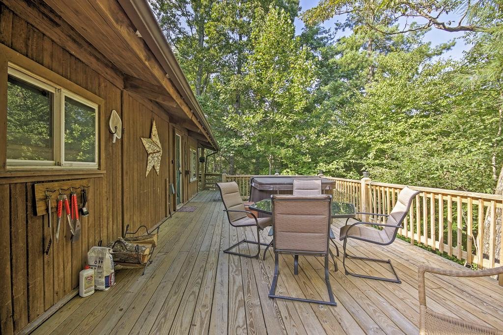 Secluded Stanardsville Cabin With 10 Acres & Hot Tub - thumb 1