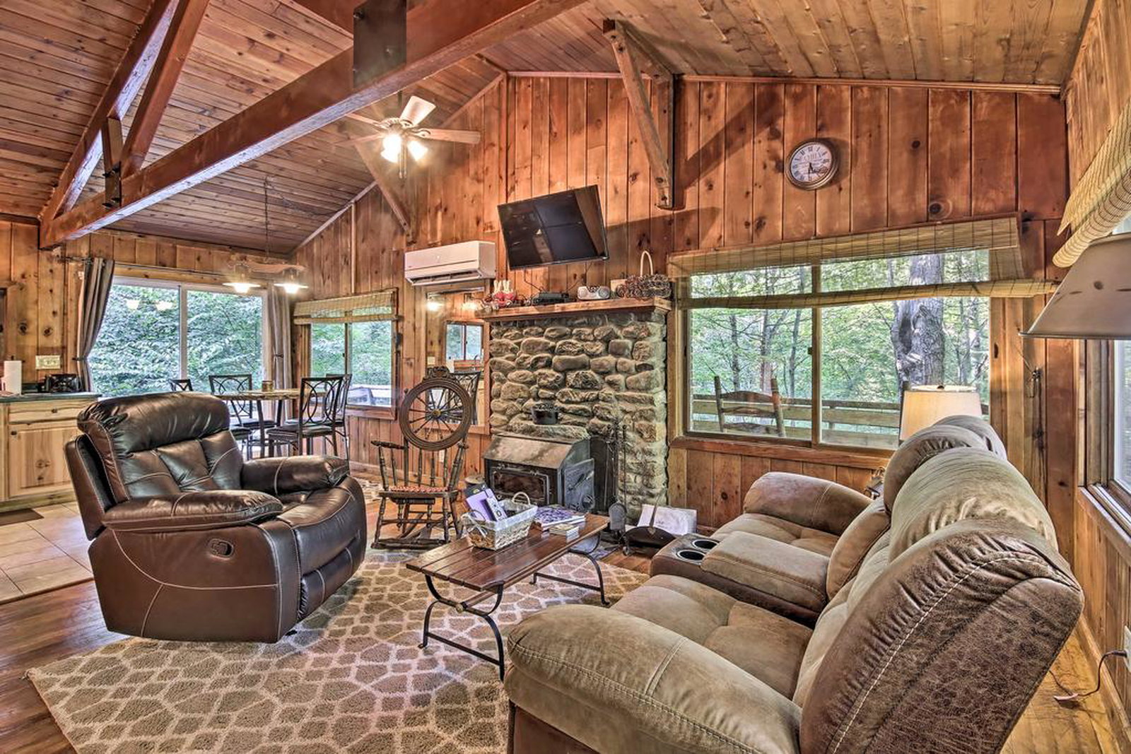 Secluded Stanardsville Cabin With 10 Acres & Hot Tub - thumb 0