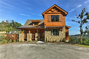 Sevierville Home With Hot Tub, Theater & Game Room!